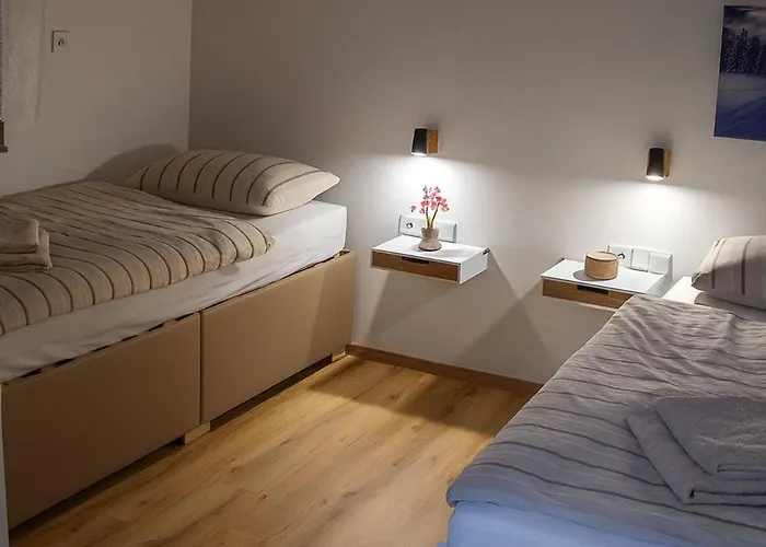 Holzhaeuschen * Sankt Egyden